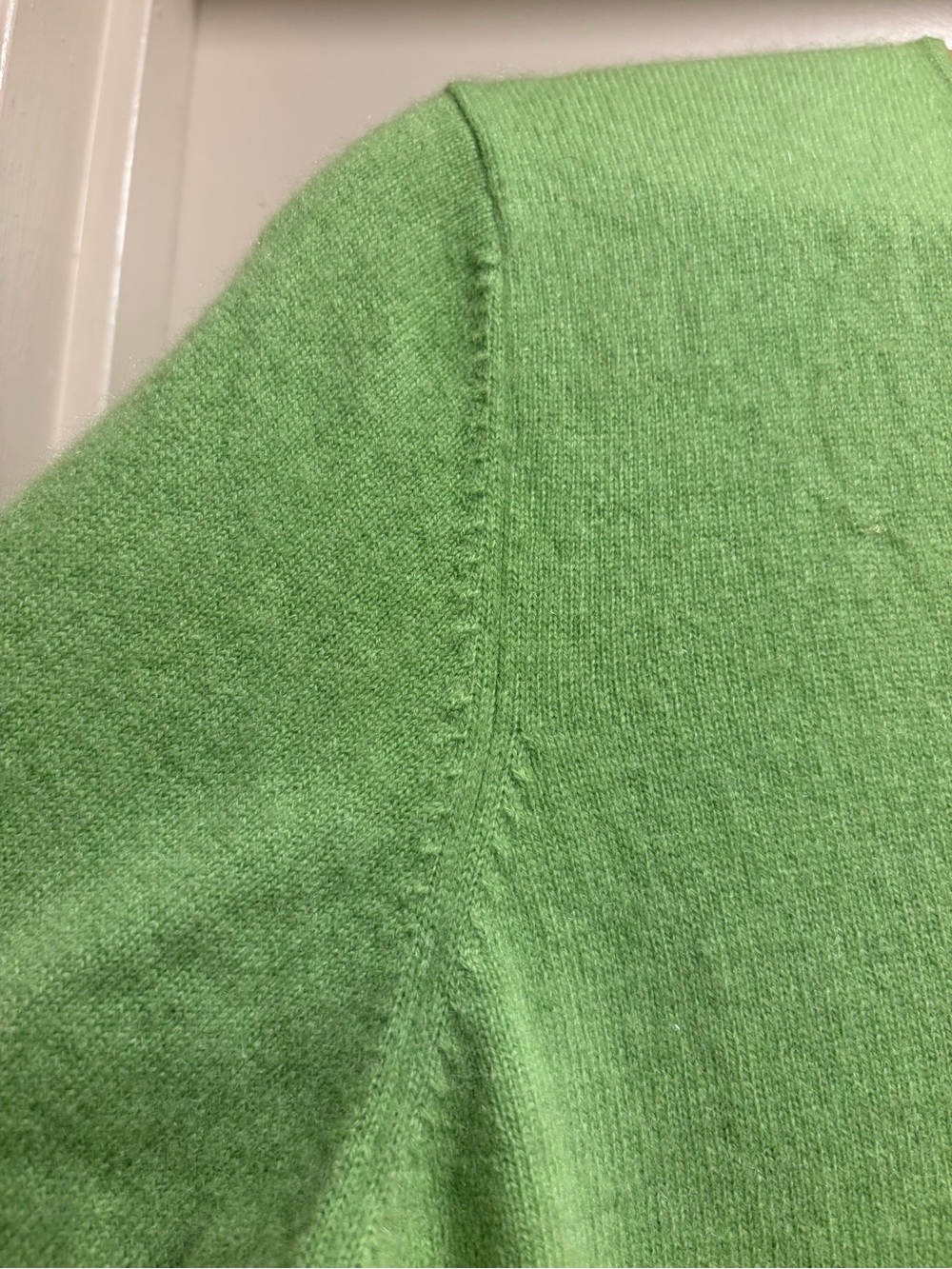Mainbocher Pure Cashmere V-Neck Sweater Size L Green 100% Cashmere Pullover - Picture 6 of 7